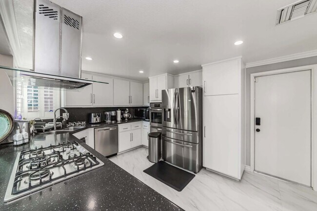 Foto del edificio - Walnut Dream Home; Updated Inside and Out,...