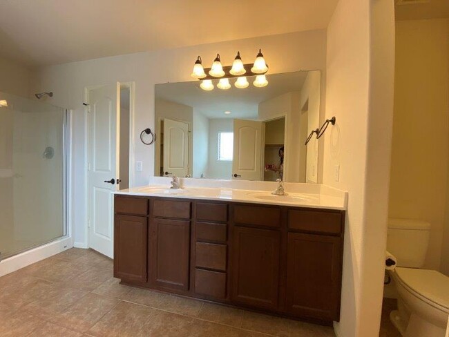 Building Photo - 1527 Woodlands Dr