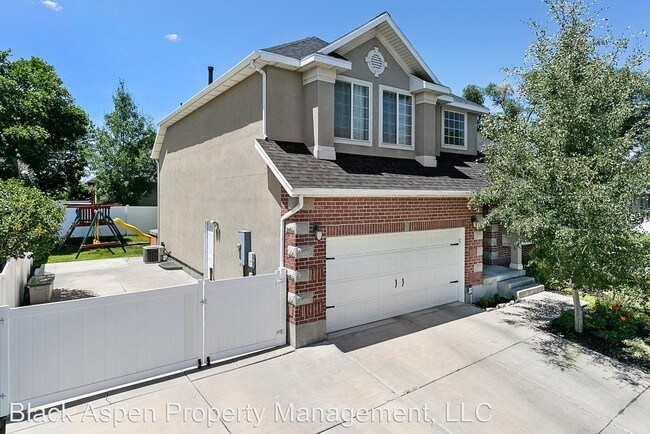 Building Photo - 4 br, 3.5 bath House - 11804 S. Burkwood