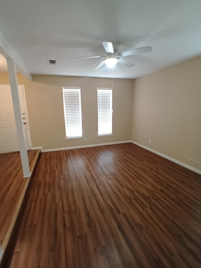 Foto del edificio - 622 Billie Ruth Ln