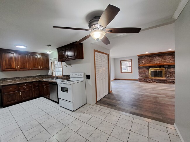 Building Photo - 1736 W Weathersfield Way