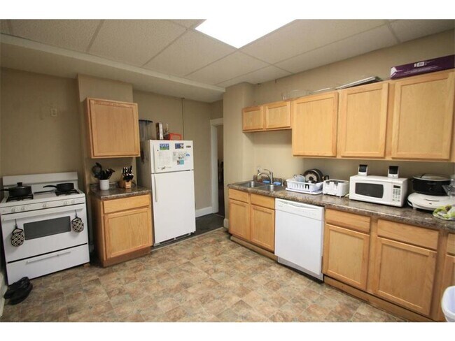 Building Photo - 948 Albemarle St