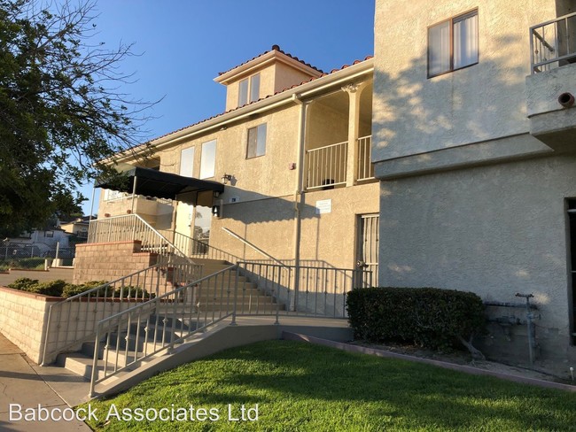 Building Photo - 770 W Summerland Ave