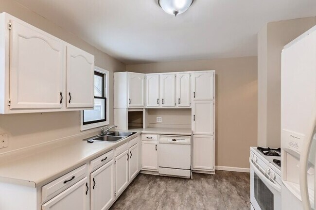 Foto del edificio - 5915 47th Avenue North, Crystal, MN, 55422