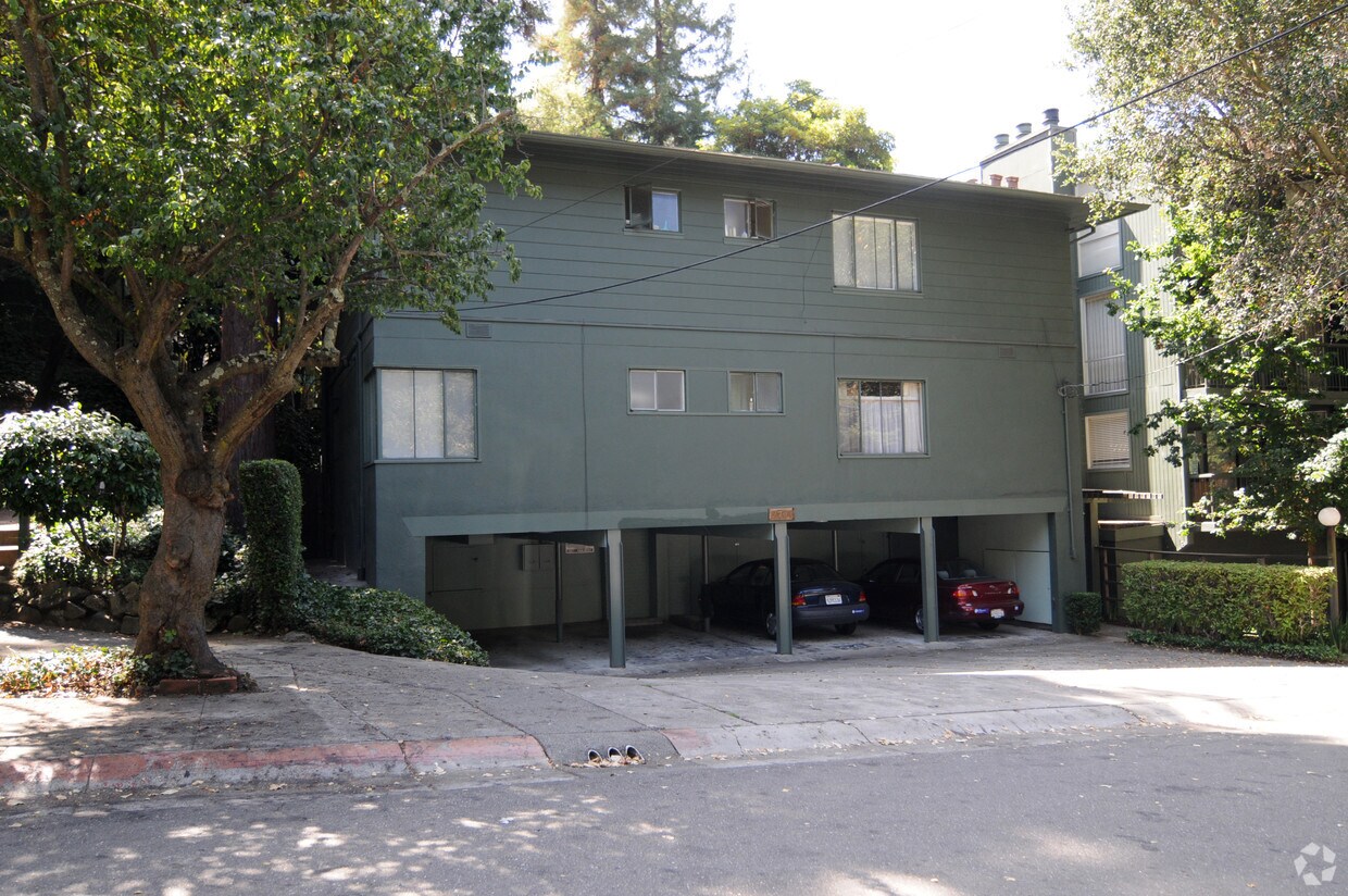 Building Photo - 2704 Virginia St