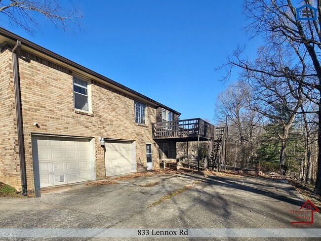 Foto del edificio - 833 Lennox Rd