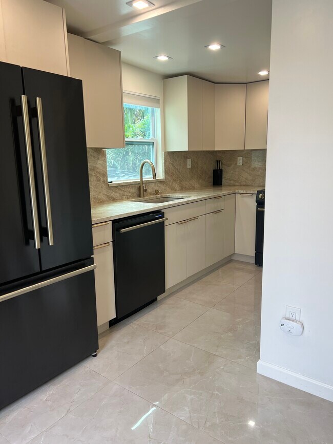 Building Photo - 416 El Prado