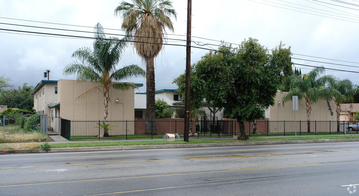 Foto del edificio - 15210 Roscoe Blvd