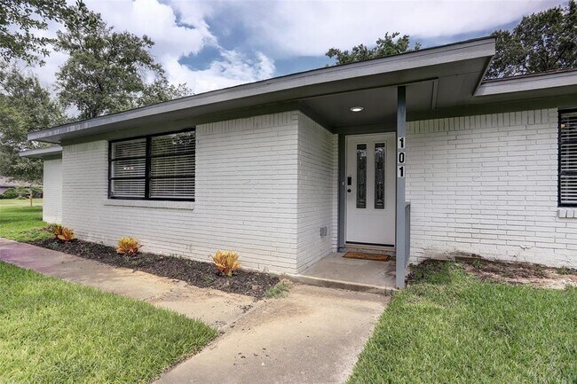 Foto del edificio - 101 Tanglewood Dr