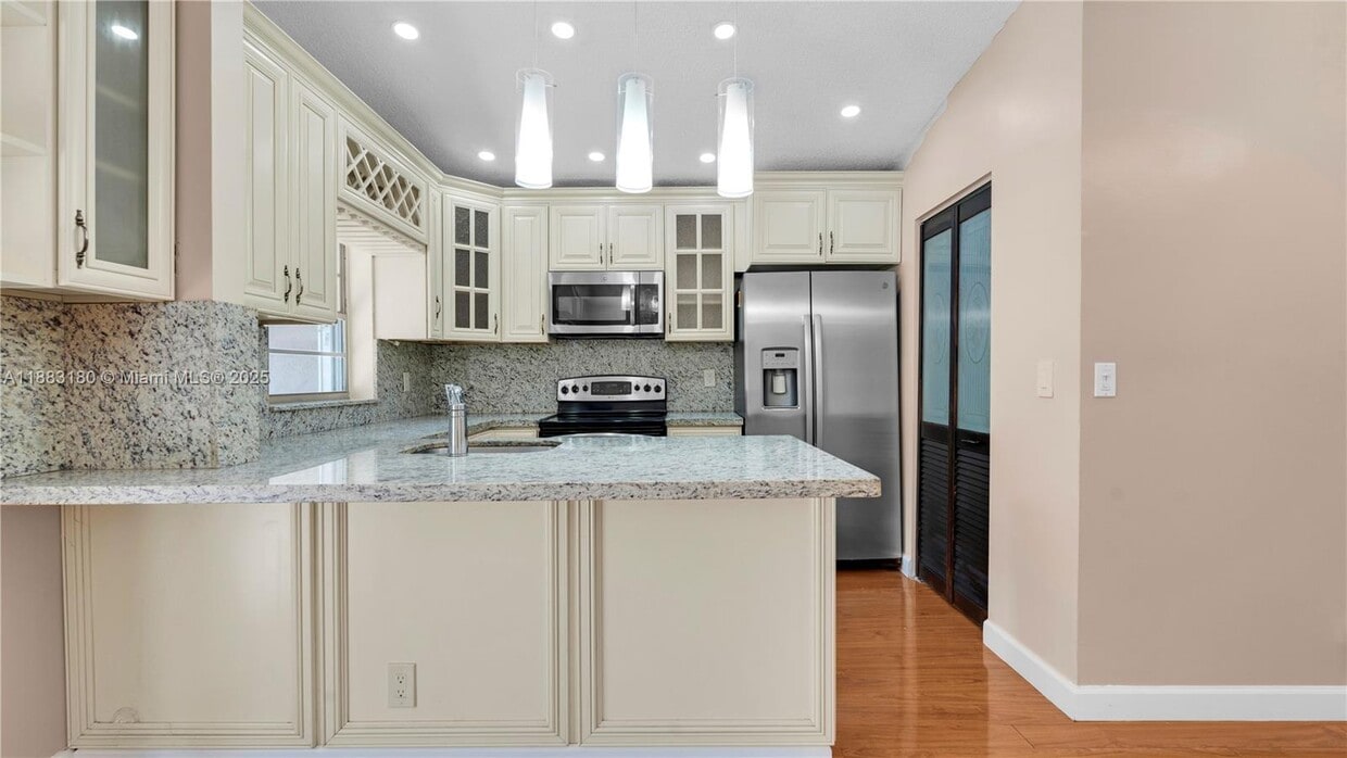 Foto principal - 570 Woodgate Cir