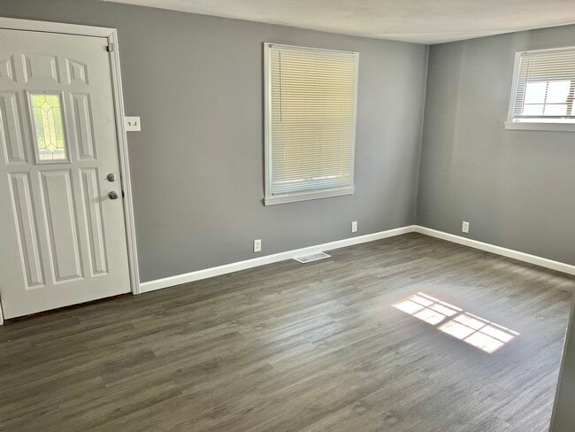 Building Photo - Beautifully Updated 2+ Bedroom Home with P...