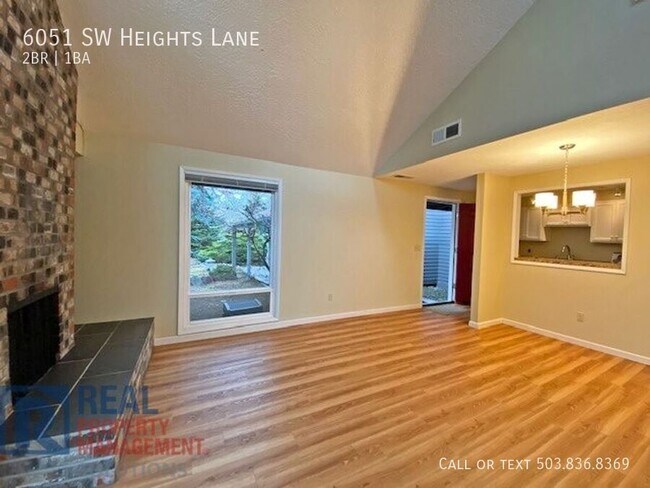 Building Photo - Bright and Charming Duplex W/ Loft in the ...