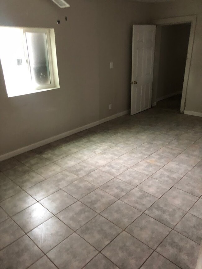 Building Photo - 4828 S 35th Dr