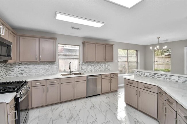 Building Photo - 4962 Sentry Woods Ln