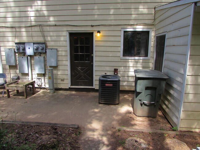 Building Photo - Cozy 2 Bed/ 1 Bath Two Story Townhome - Close To Bellingham Park