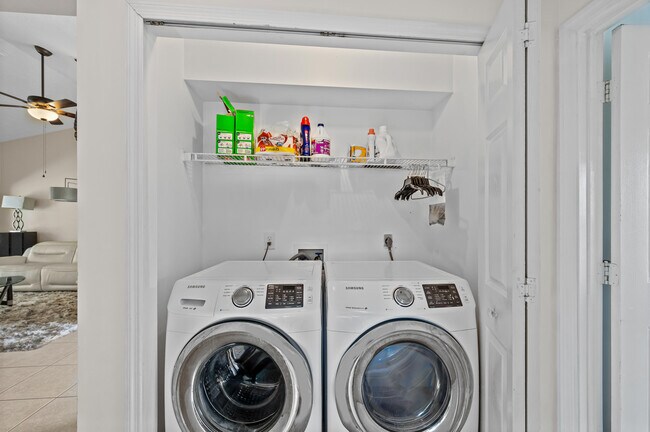 Building Photo - 1908 SW Notre Dame Ave