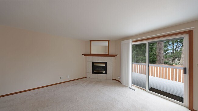 Building Photo - 3 Bed 2 Bath - Small-Medium Dog per Approval - Gas Furnace and A/C - NAS Whidbey