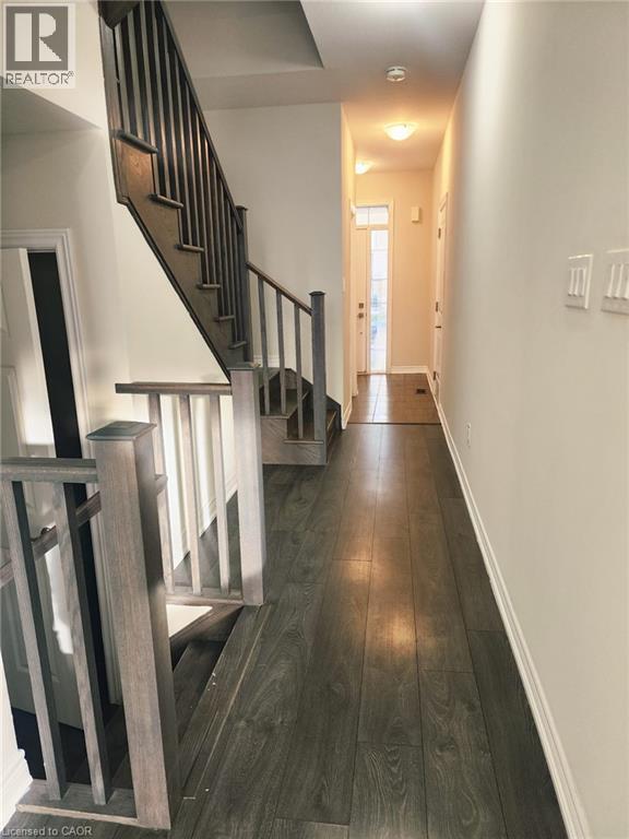 Building Photo - 33 Hollywood Ct