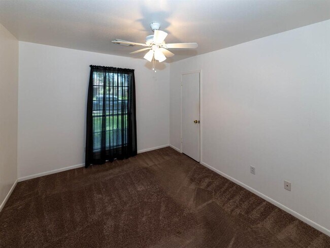 Building Photo - 717 Academy Ln