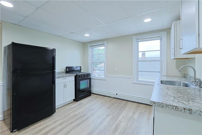 Building Photo - 156 Urban Ave