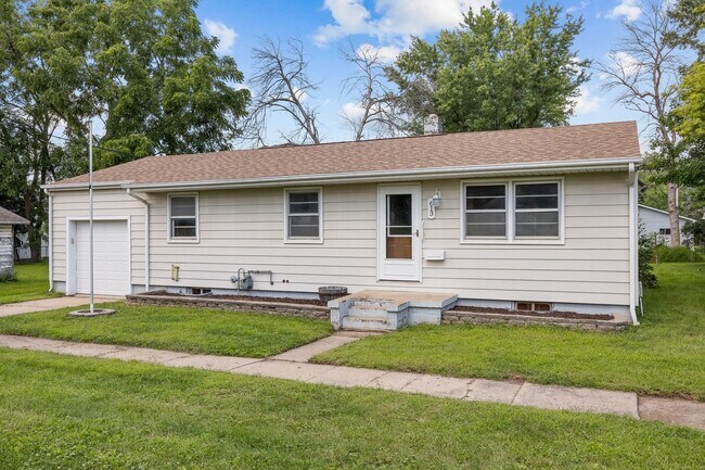 Foto del edificio - Single Family Home On Convenient, Quiet St...