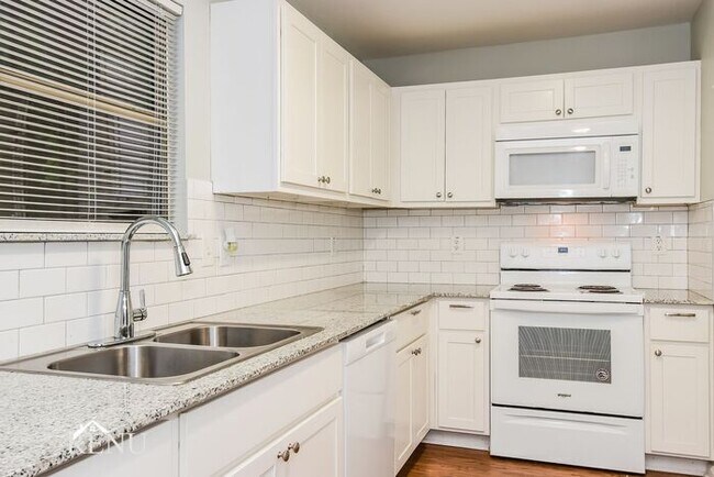 Building Photo - 206 Creek Cove Dr