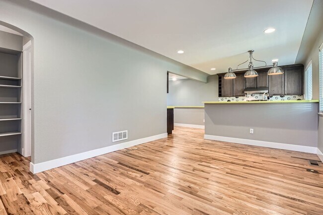Foto del edificio - 4 Bed, 2 Bath Duplex in East Colfax – Brig...