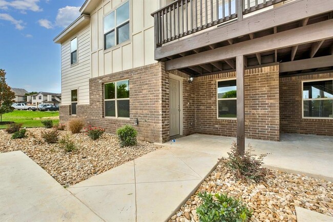 Foto del edificio - 2200 Creekside Ln