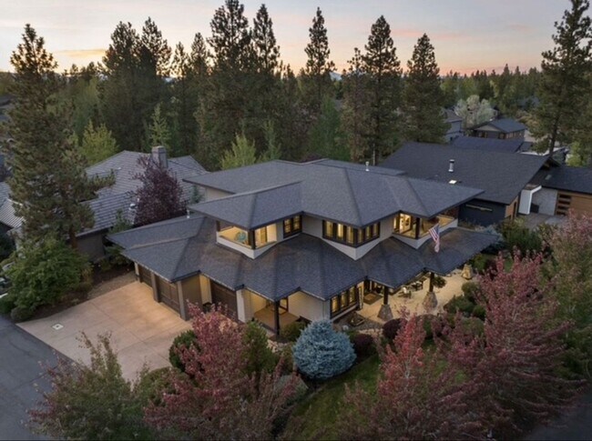 Foto del edificio - 19062 Mount McLoughlin Ln
