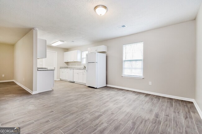 Foto del edificio - 354 McArthur Dr