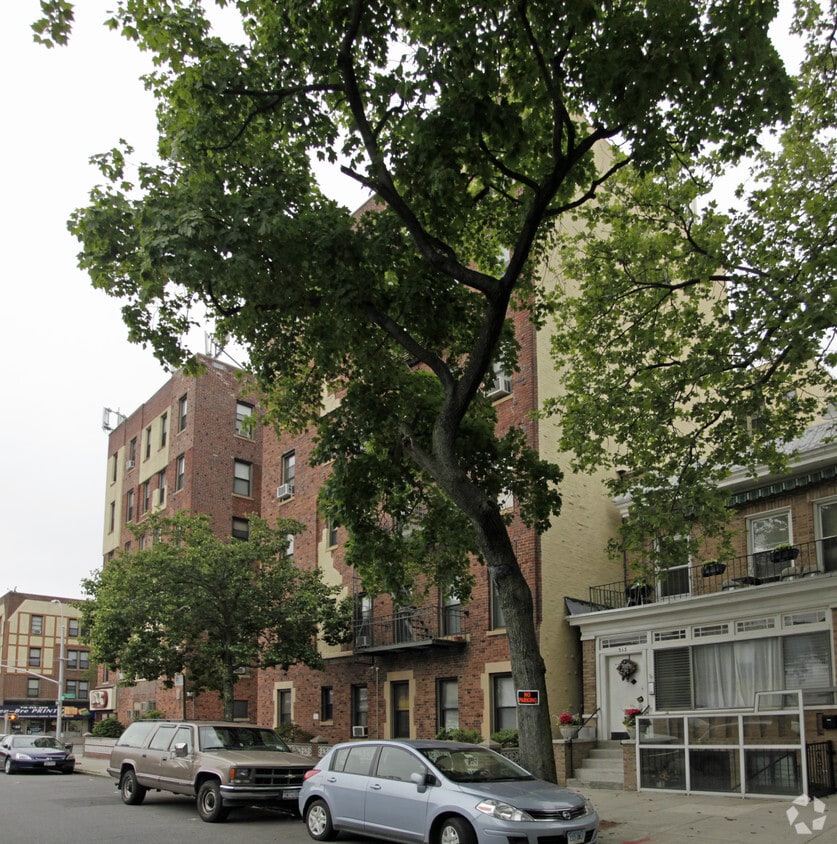 Building Photo - 301 81st St