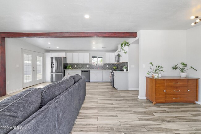 Foto del edificio - 1319 E Orangewood Ave