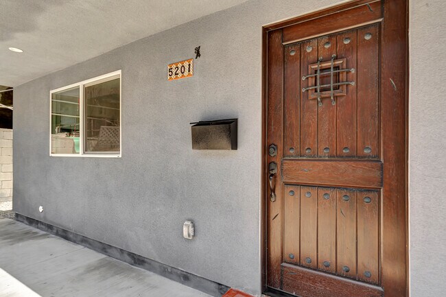 Foto del edificio - 5193 W 20th St