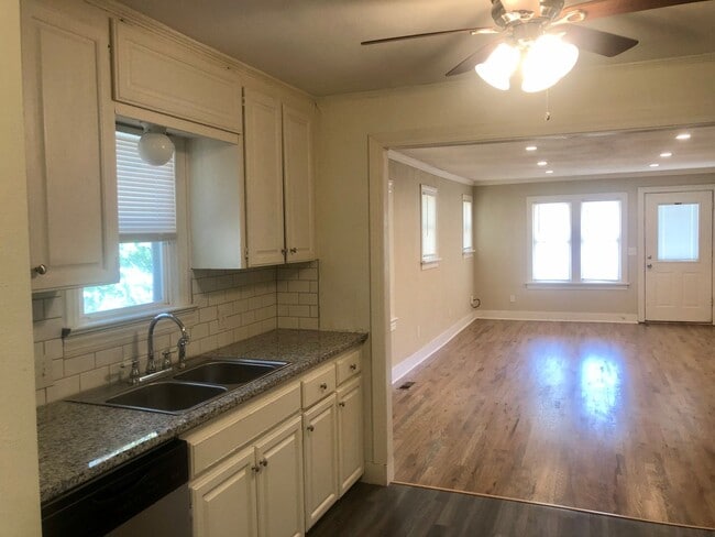 Building Photo - Remodeled Adorable Midtown Bungalow!