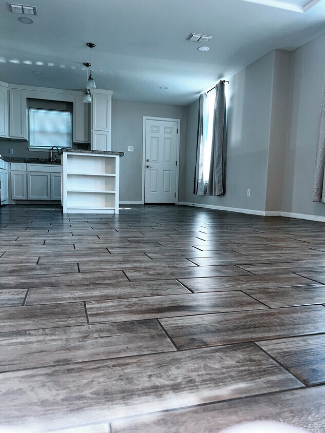 Entrance-Family Room - 1309 Alta Vista Dr
