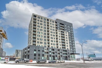 Building Photo - 3000 Boul Thimens