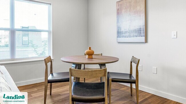 Foto del edificio - 9906 Runway Dr