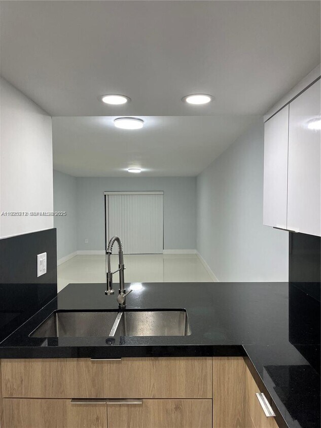 Foto principal - 9917 W Okeechobee Rd