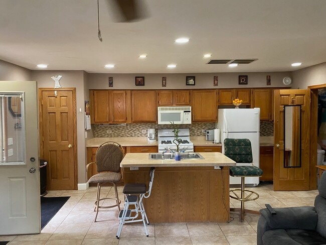 Building Photo - 2655 W 97th Pl