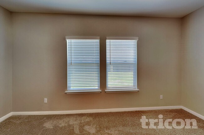 Building Photo - 5532 Shasta Pl