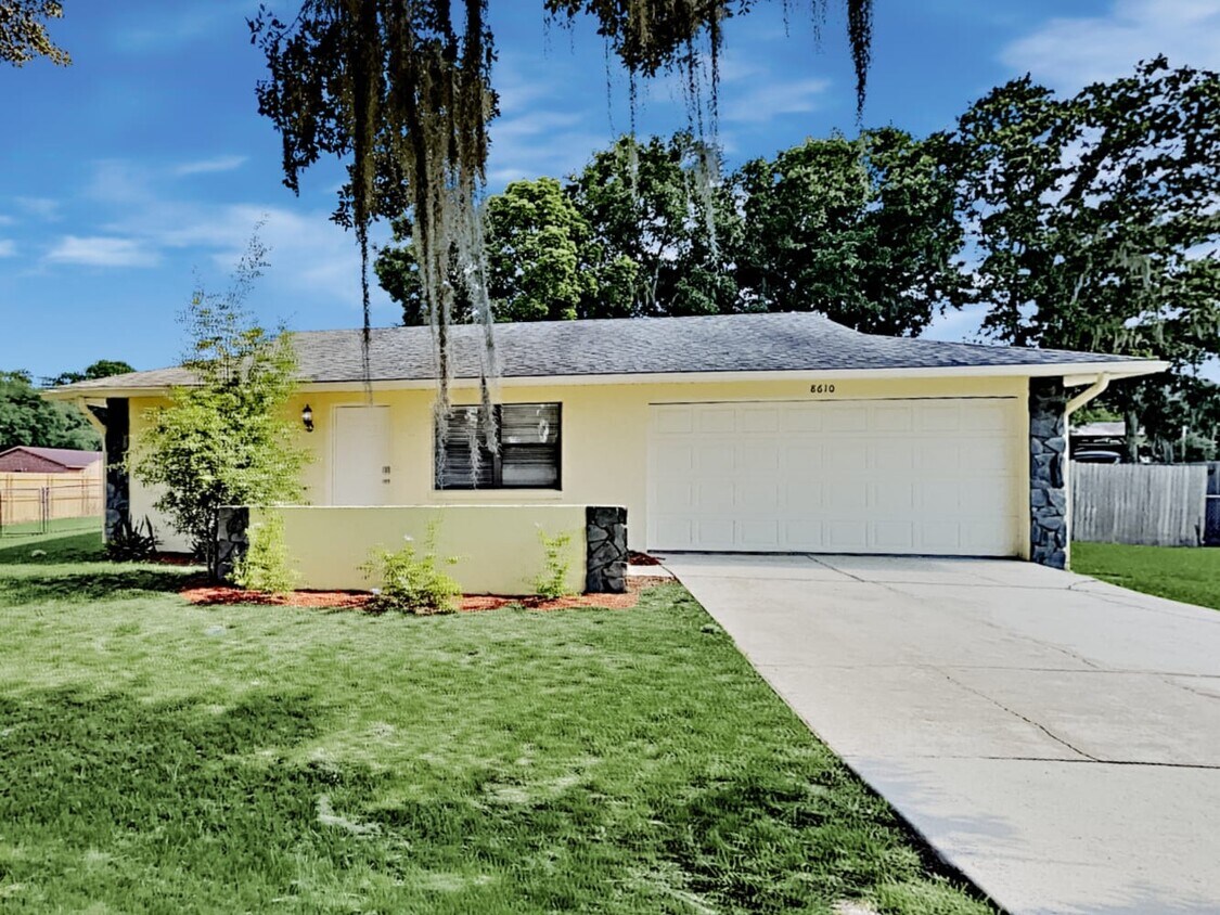 Primary Photo - 8610 N Campbell Rd