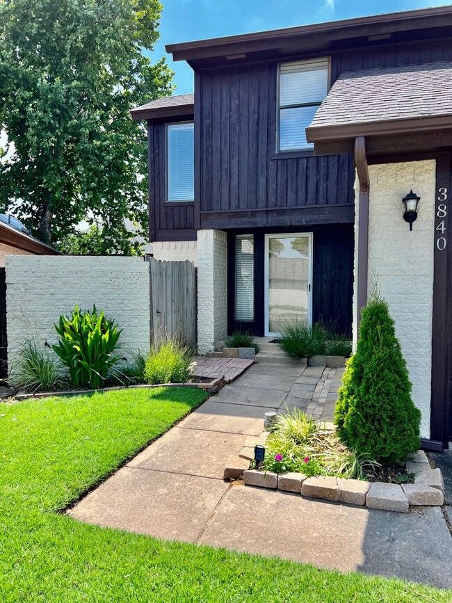 Building Photo - 3840 Ives Way