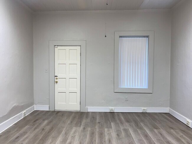 Foto del edificio - Move-In Ready! Charming 1-Bedroom Downtown...