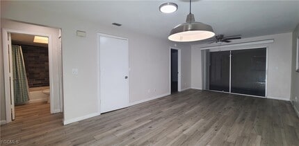 Building Photo - 930 SW 47th Terrace