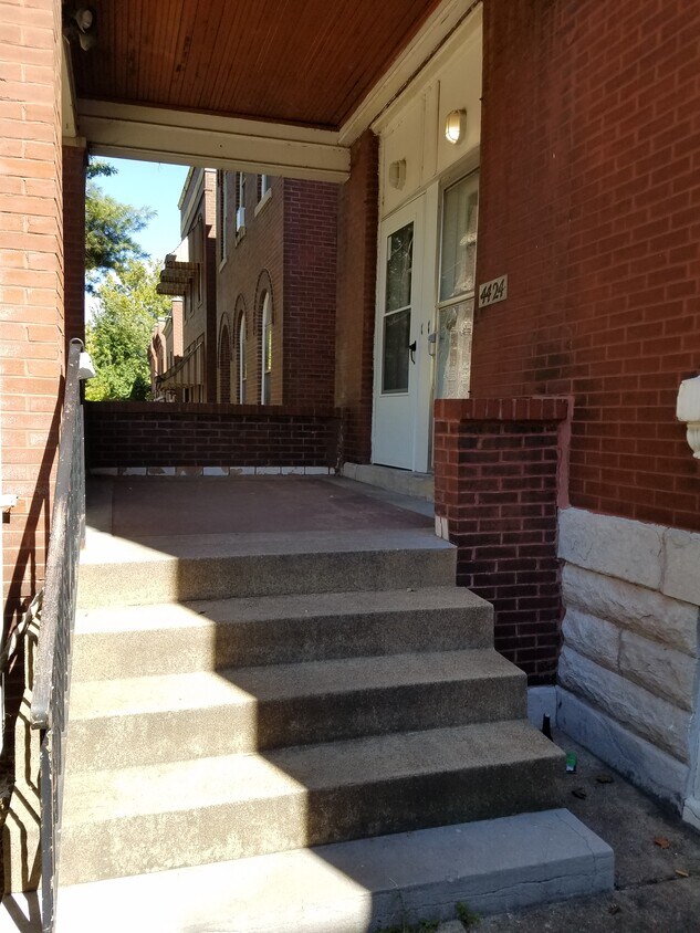 Foto principal - 4424 S Grand Blvd