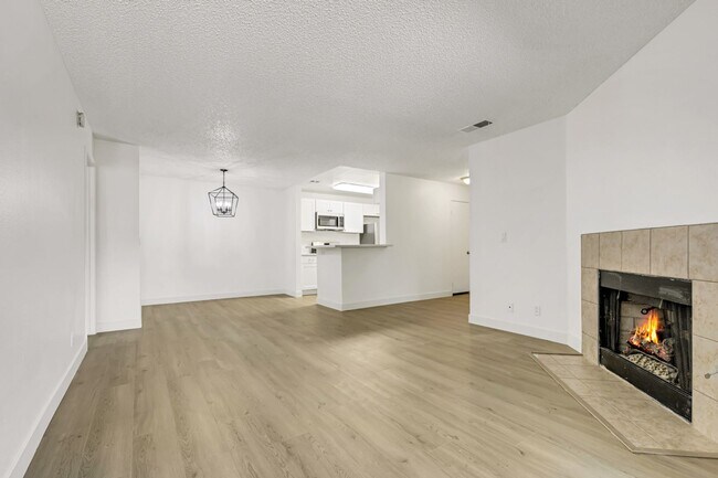Building Photo - Remodeled 2 bedroom condo