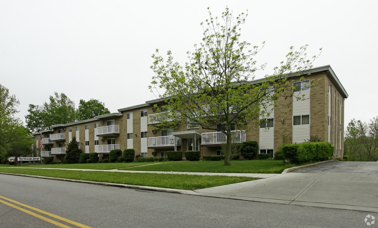 Primary Photo - Riverside House Apartments