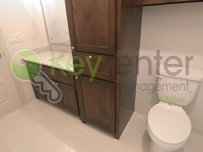 Building Photo - 3 Bed/2 Bath Townhome in Mcallen TX