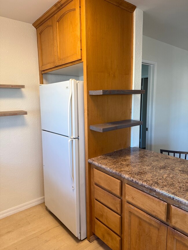 Building Photo - 3142 Midway Dr