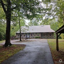Building Photo - 9050 Higgins Rd